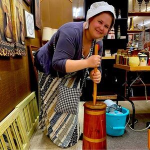 Meet your Posher, Caitlin